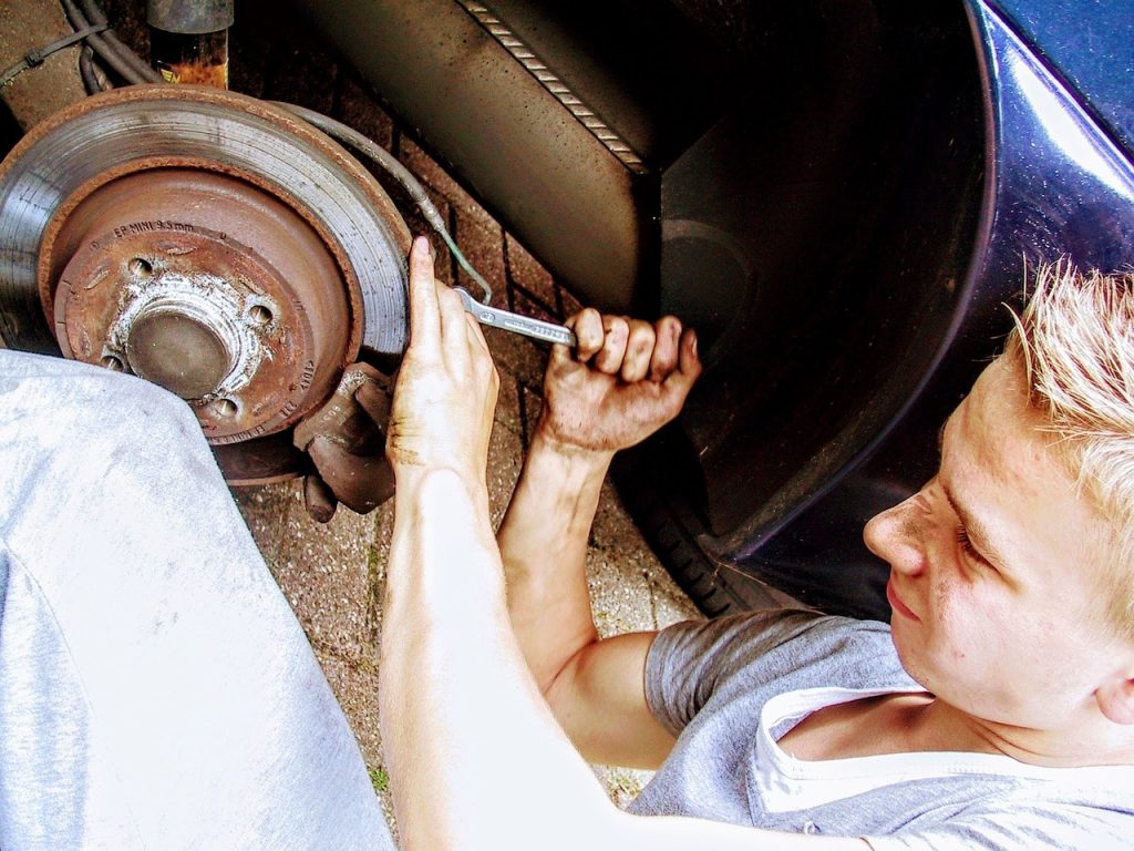 car mechanic, disc brake, revision-2267350.jpg